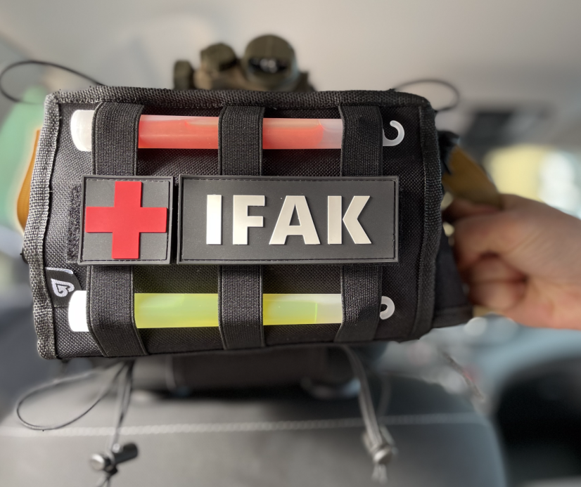 BexaCAR - IFAK do auta (head rest)
