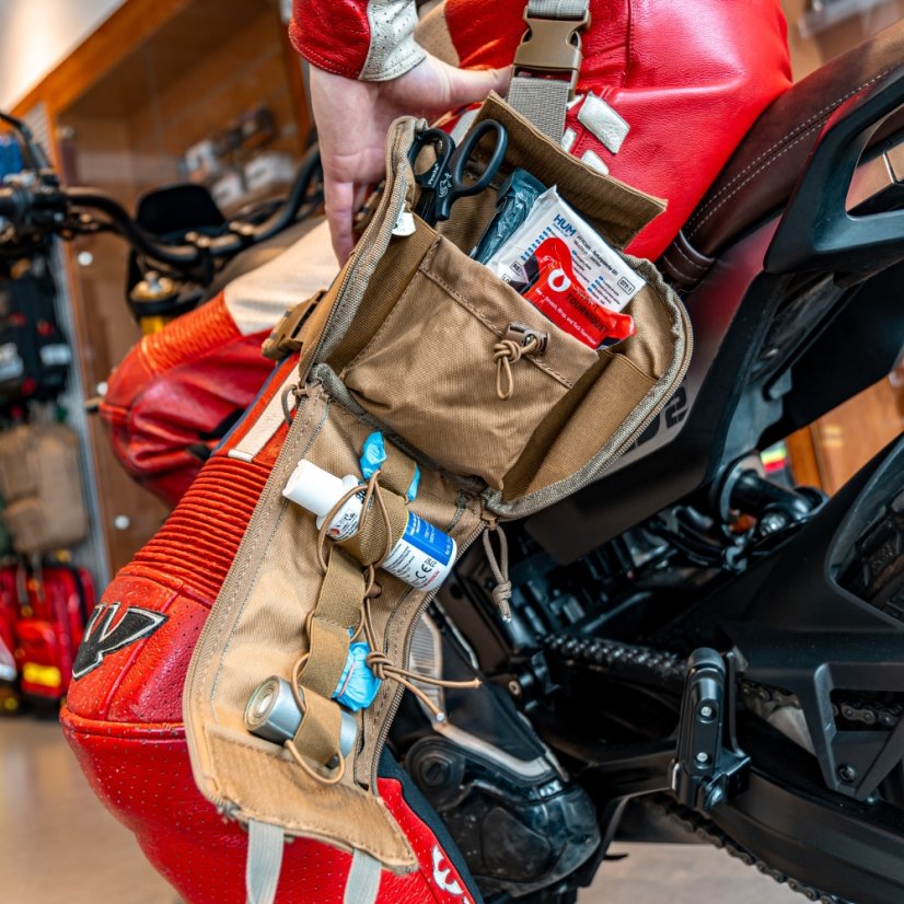 MotoIFAK THIGH - stehenní pouzdro na motorku s náplní