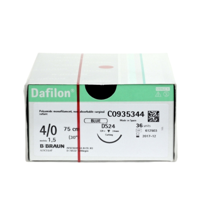 Dafilon modrý s jehlou - šicí materiál 1 ks