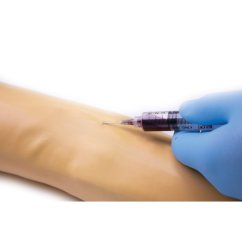 Model paže s rukou na trénink intravenózní kanylace