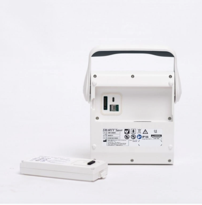 AED Smarty Saver - defibrilátor s univerzálními elektrodami