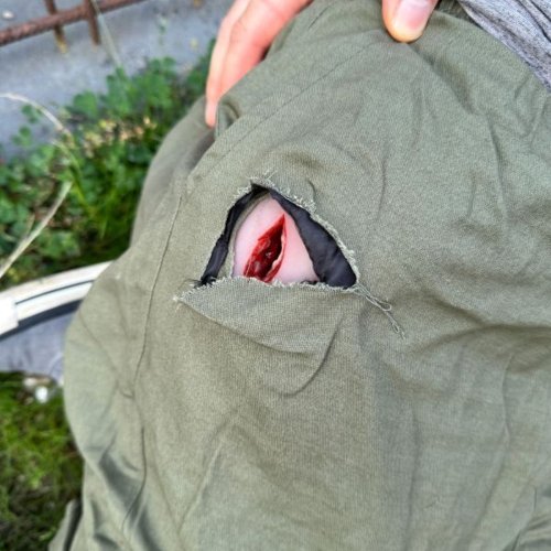 Model pro trénink pakování bodné rány v třísle